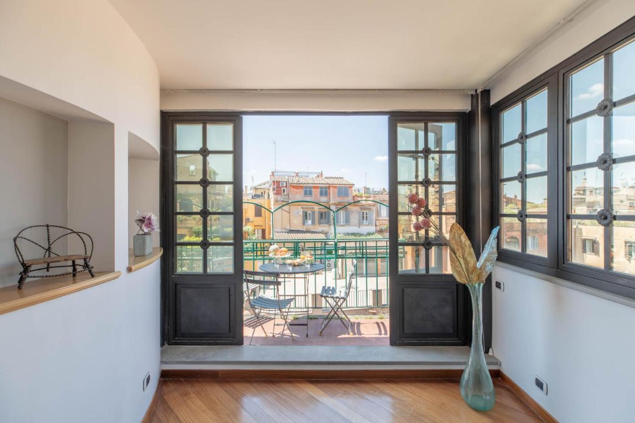 Appartement Iflat Margutta Colors On Canvas Rome