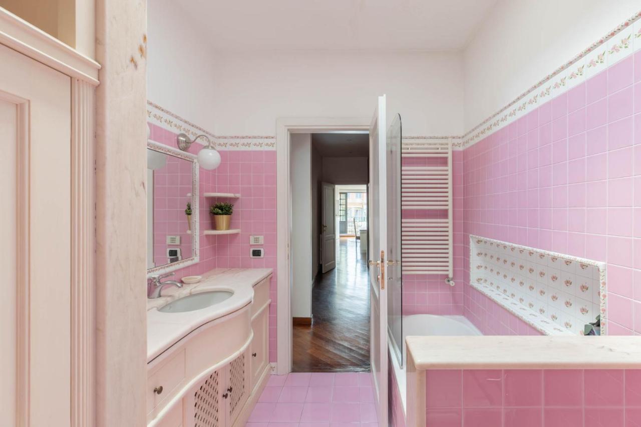 Appartement Iflat Margutta Colors On Canvas Rome